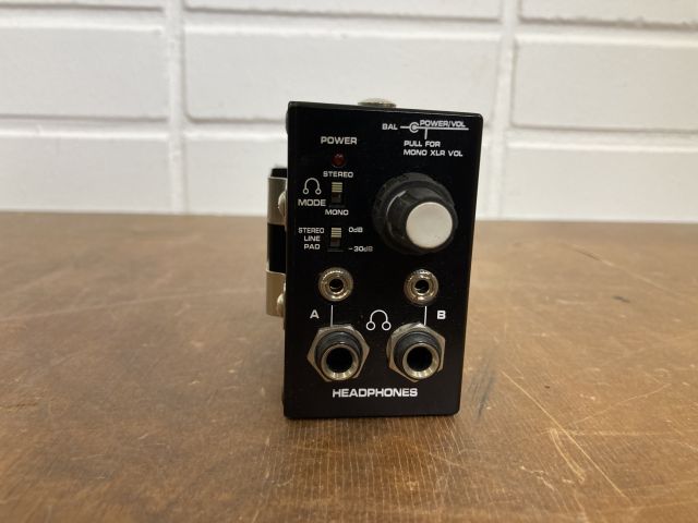 860452-2 Shure FP22 Stereo Headphone Amplifier