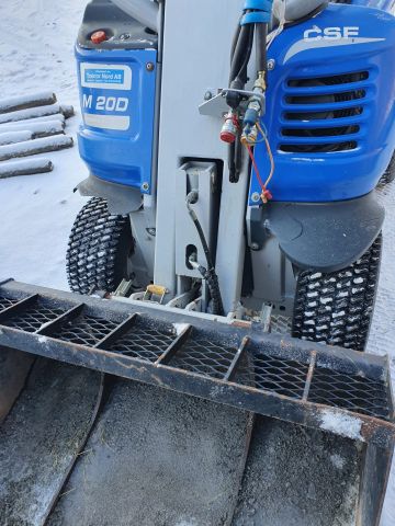 824429-4 Loader Multione M20D NEW MOVIE