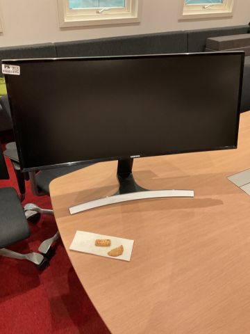 836503-1 Samsung böjd  större datorskärm