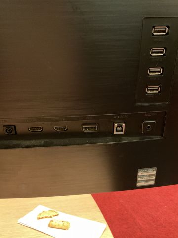 836503-10 Samsung böjd  större datorskärm