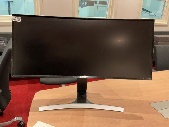836503-12 Samsung böjd  större datorskärm