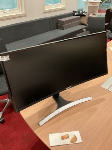 836503-13 Samsung böjd  större datorskärm