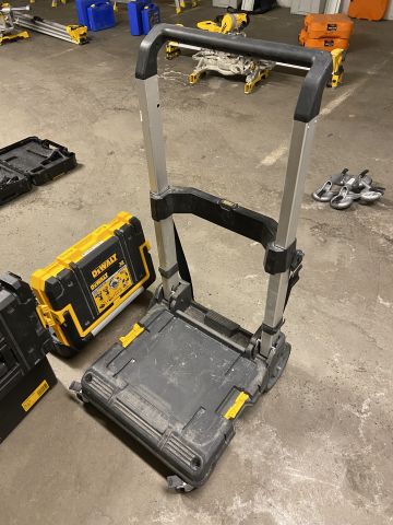 849058-4 Power hand tool 9 pieces of DeWALT with transport cart