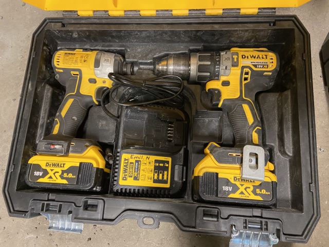 849058-6 Power hand tool 9 pieces of DeWALT with transport cart