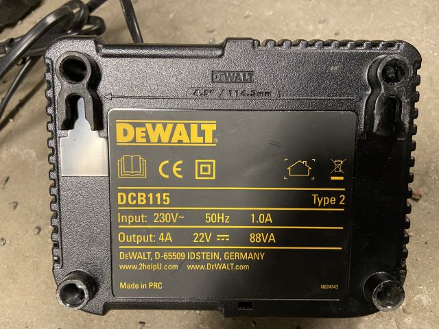 849058-12 Power hand tool 9 pieces of DeWALT with transport cart