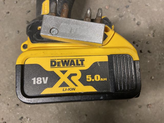 849058-16 Power hand tool 9 pieces of DeWALT with transport cart