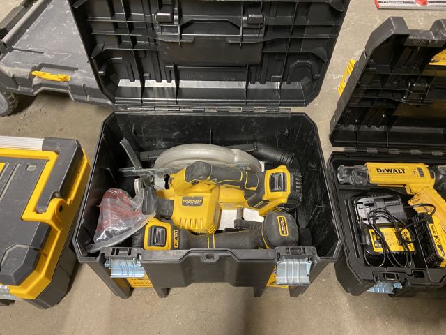 849058-18 Power hand tool 9 pieces of DeWALT with transport cart