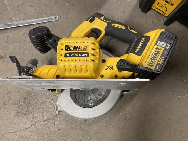 849058-19 Power hand tool 9 pieces of DeWALT with transport cart