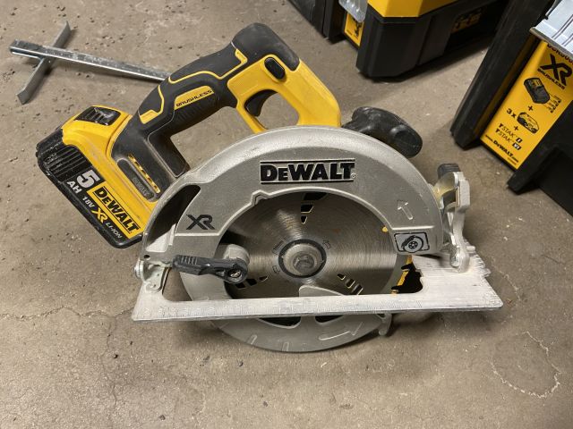 849058-20 Power hand tool 9 pieces of DeWALT with transport cart