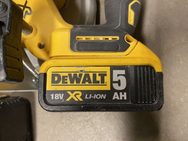 849058-26 Power hand tool 9 pieces of DeWALT with transport cart