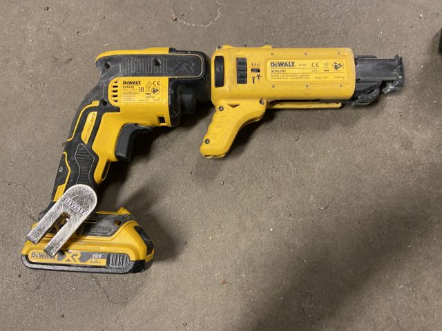 849058-30 Power hand tool 9 pieces of DeWALT with transport cart