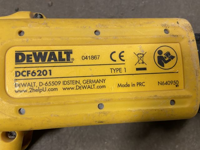 849058-32 Power hand tool 9 pieces of DeWALT with transport cart
