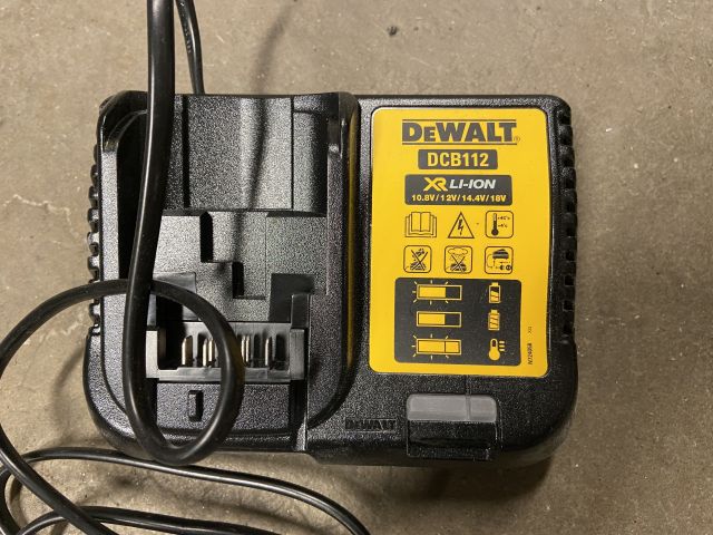 849058-33 Power hand tool 9 pieces of DeWALT with transport cart