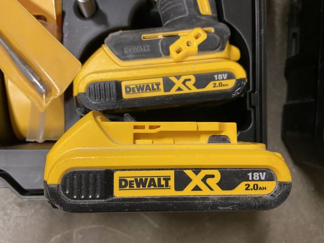 849058-35 Power hand tool 9 pieces of DeWALT with transport cart