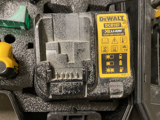 849058-39 Power hand tool 9 pieces of DeWALT with transport cart