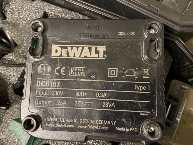 849058-40 Power hand tool 9 pieces of DeWALT with transport cart