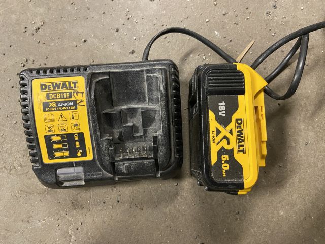 849058-48 Power hand tool 9 pieces of DeWALT with transport cart