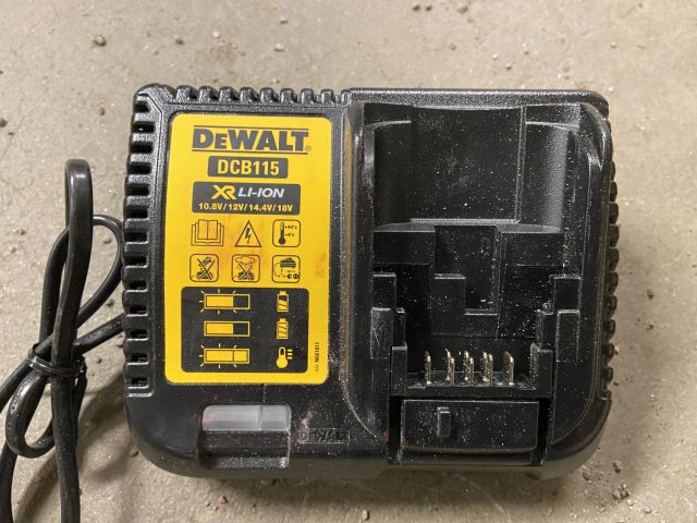 849058-54 Power hand tool 9 pieces of DeWALT with transport cart