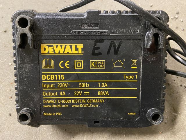 849058-55 Power hand tool 9 pieces of DeWALT with transport cart