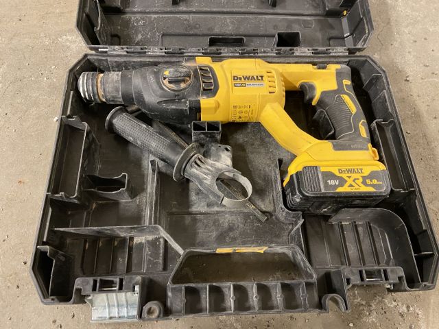 849058-58 Power hand tool 9 pieces of DeWALT with transport cart