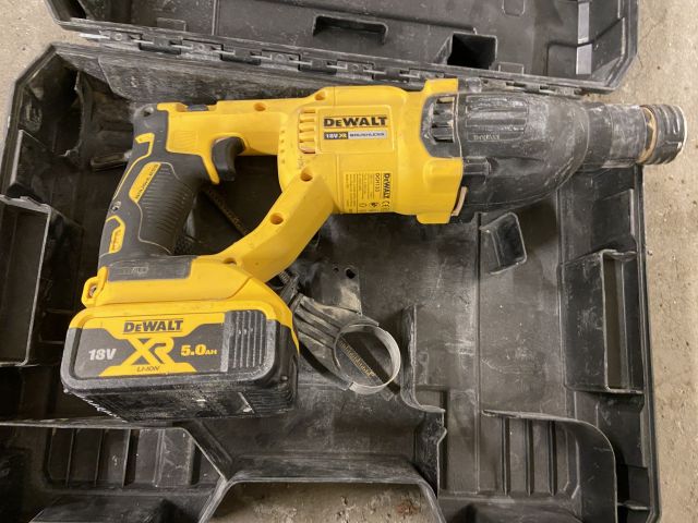 849058-60 Power hand tool 9 pieces of DeWALT with transport cart