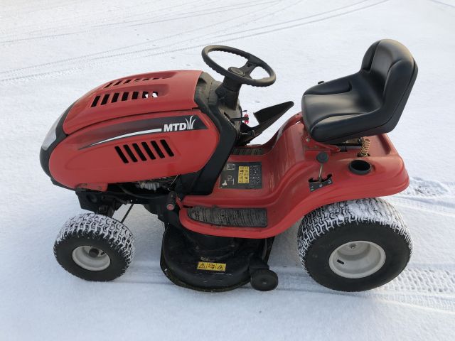 860697-2 Garden tractor MTD LF125