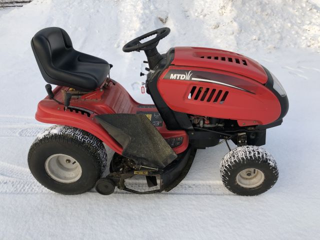 860697-4 Garden tractor MTD LF125