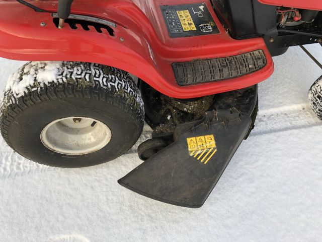 860697-8 Garden tractor MTD LF125