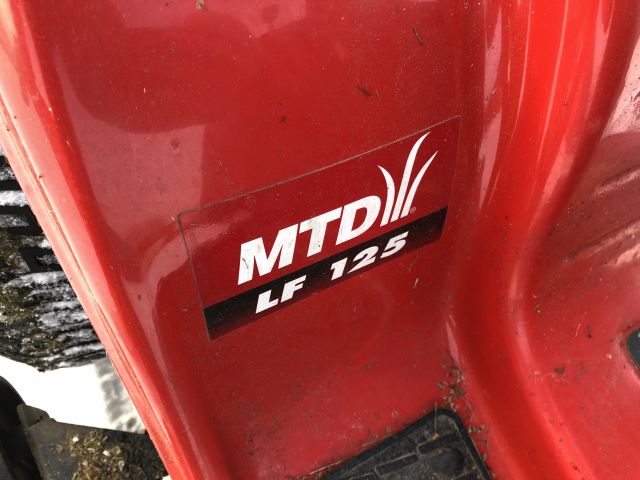 860697-17 Garden tractor MTD LF125