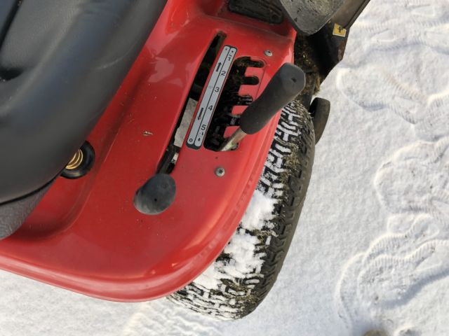 860697-11 Garden tractor MTD LF125