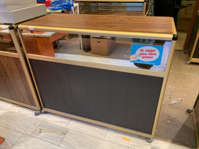 809370-1 Shop counter on wheels for goldsmith shop