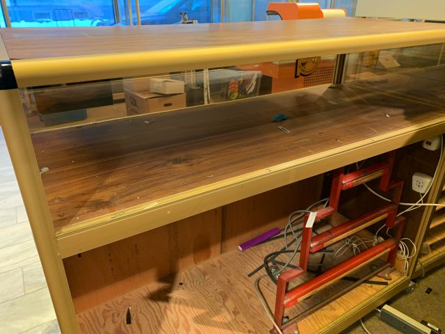 809370-4 Shop counter on wheels for goldsmith shop