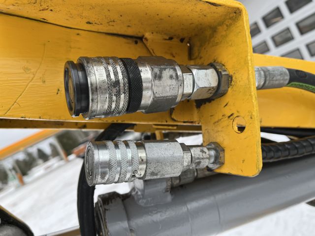 860692-8 BROKK 90 demolition robot with equipment