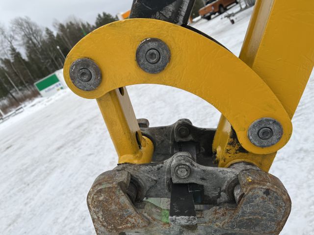 860692-9 BROKK 90 demolition robot with equipment