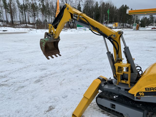 860692-4 BROKK 90 demolition robot with equipment