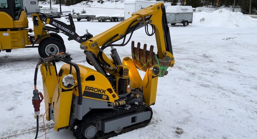 860692-2 BROKK 90 demolition robot with equipment