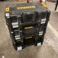 849081-10 Cross lasers 2 DeWalt DCE089G