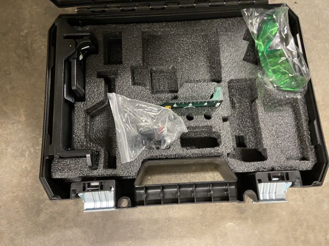 849081-9 Cross lasers 2 DeWalt DCE089G