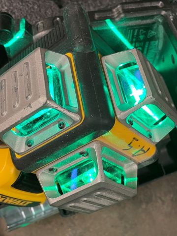 849081-5 Cross lasers 2 DeWalt DCE089G