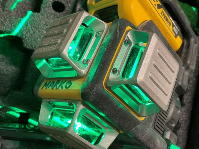 849081-7 Cross lasers 2 DeWalt DCE089G