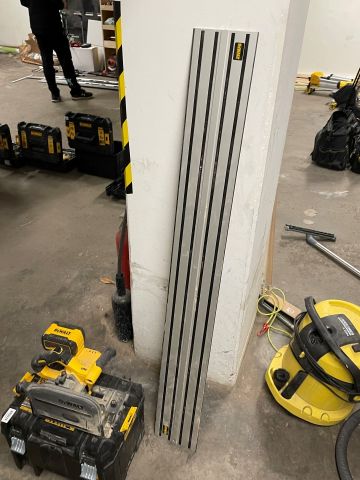 849079-2 Chainsaw with guide rail DeWalt DCS520