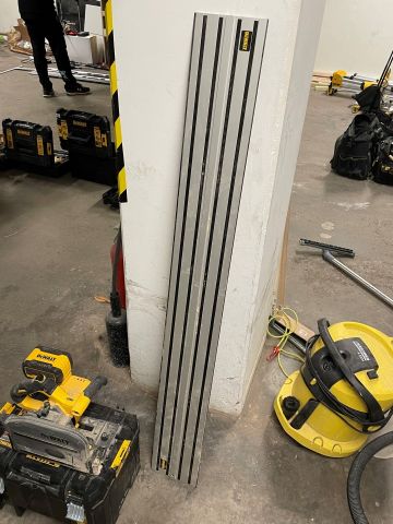 849079-3 Chainsaw with guide rail DeWalt DCS520