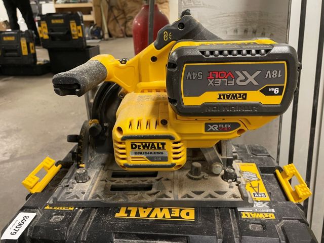 849079-6 Chainsaw with guide rail DeWalt DCS520