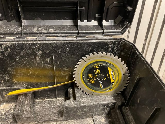 849079-9 Chainsaw with guide rail DeWalt DCS520