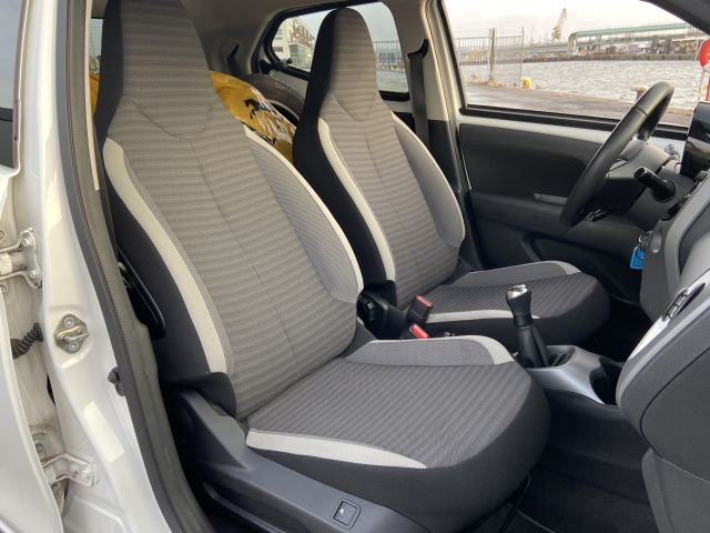 829762-26 Toyota Aygo 1.0 VVT-i Manual (6861mil) -2019