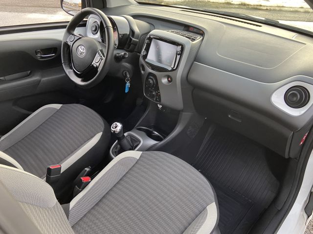 829762-27 Toyota Aygo 1.0 VVT-i Manual (6861mil) -2019