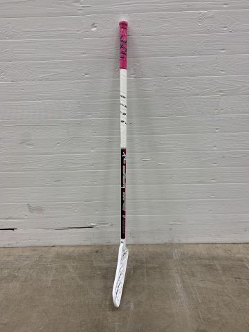 861295-2 Floorball club UNITY Triangle 29 magenta 96cm R
