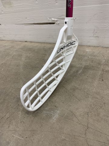 861295-3 Floorball club UNITY Triangle 29 magenta 96cm R