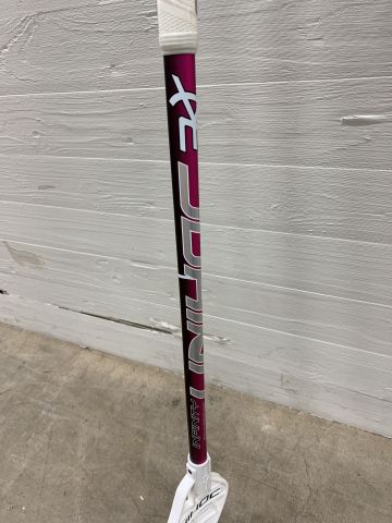 861295-4 Floorball club UNITY Triangle 29 magenta 96cm R