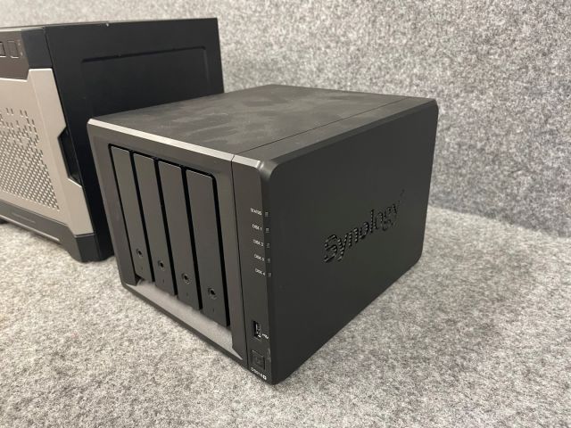 828704-2 NAS / Miniserver Synology DS918 + / HP MicroServer Gen8